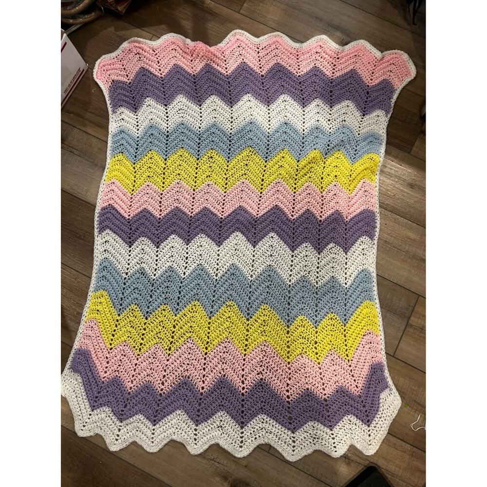 Handmade Crochet Chevron Ripple Blanket 45x36”